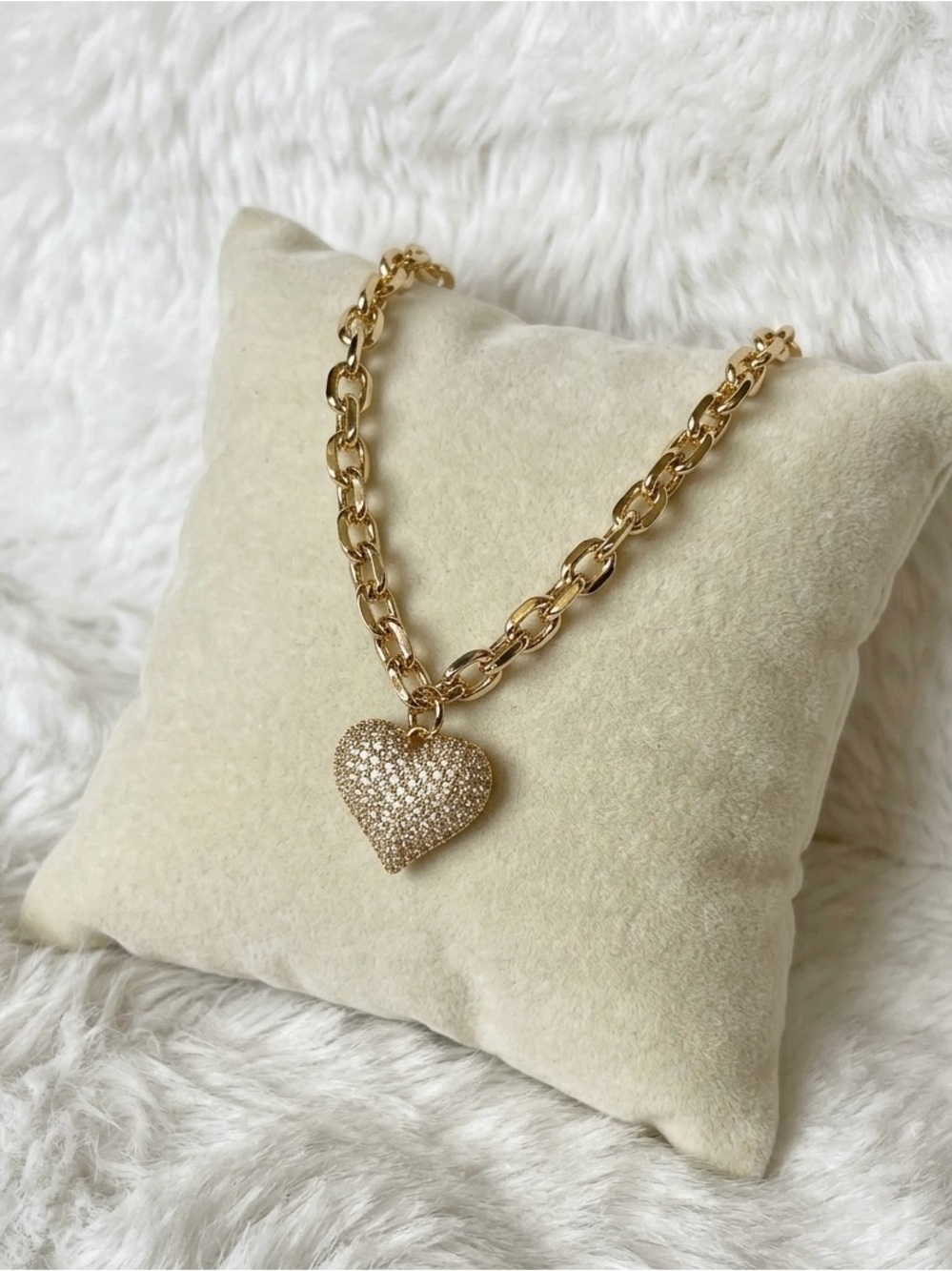 Rhinestone heart on chunky gold tone chain necklace, collar, choker